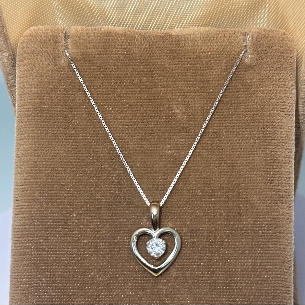 Solid 14K White Gold Natural Round Cut Solitaire Diamond Heart Pendant Necklace